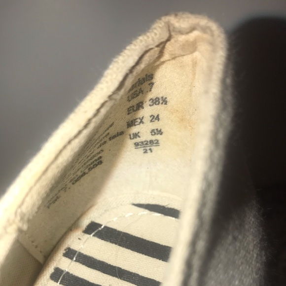 American Eagle Cream Wedges with Bow - Picture 5 of 5